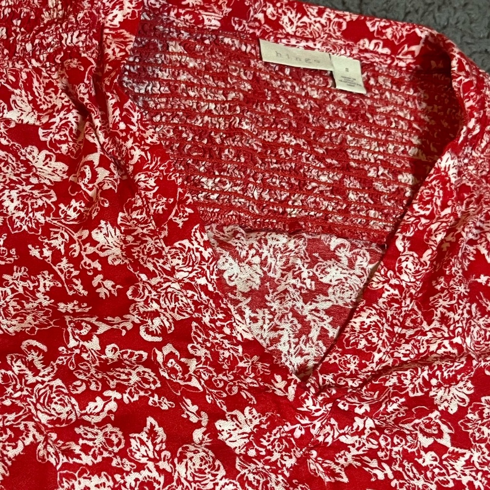 Hinge Women’s Red Scarlet Floral Garden V-Neck Smocked Top – Size Small NWOT - Picture 3 of 7